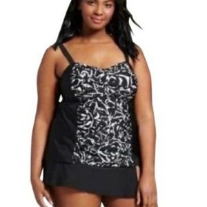 Ava & Viv Black and White Bikini Top with Abstract Pattern